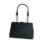 Bolso-de-color-negro-con-detalles-de-cadena-de-estili-fancy-en-material-tipo-cuero.