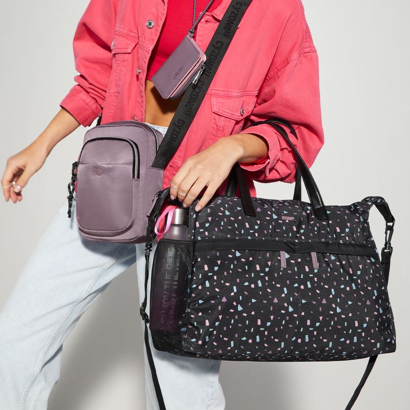 El-Morral-Gabriela-cuenta-es-de-estilo-casual-en-color-morado-viene-en-material-de-tela-poliester.