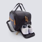 Maletin-negro-de-estilo-casual-en-tela-poliester-con-diferentes-compartimientos.