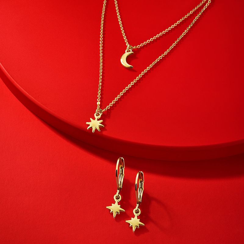 set-de-aretes-y-collar-dorado-con-dijes-de-estrellas