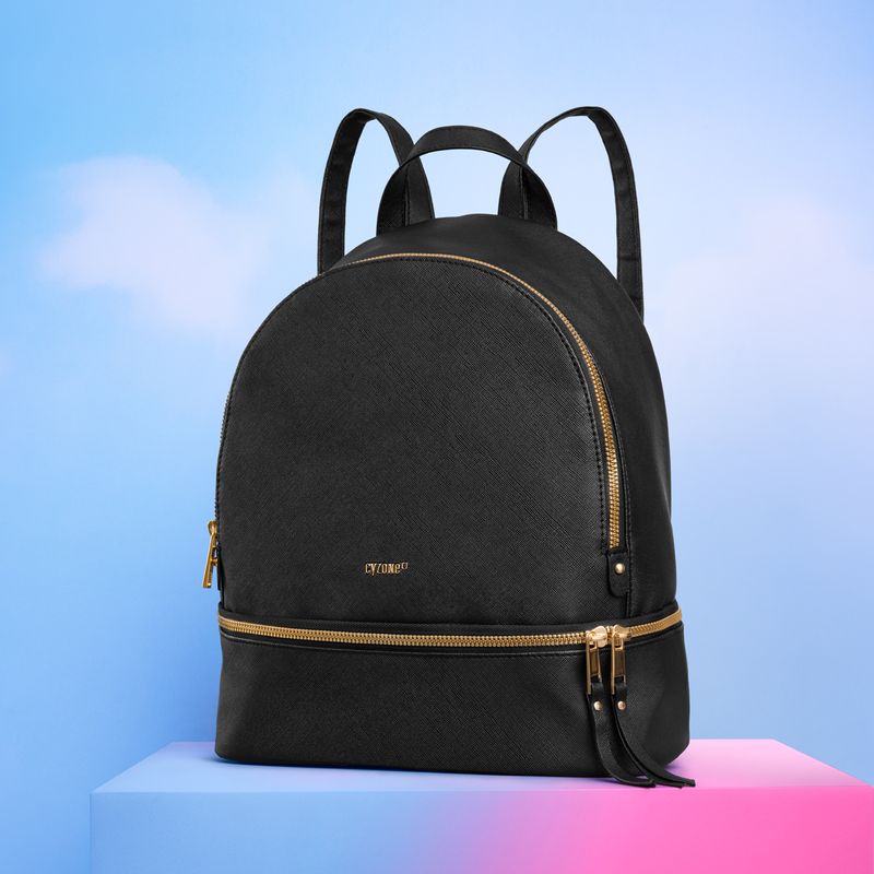Mochila negra para mujer Orian en material tipo cuero Cyzone Cyzone Ecuador