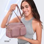 Bolso-para-mujer-Alanya-diseñado-en-tela-poliester-rosa-con-asa-removible-y-cuatro-bolsillos.-