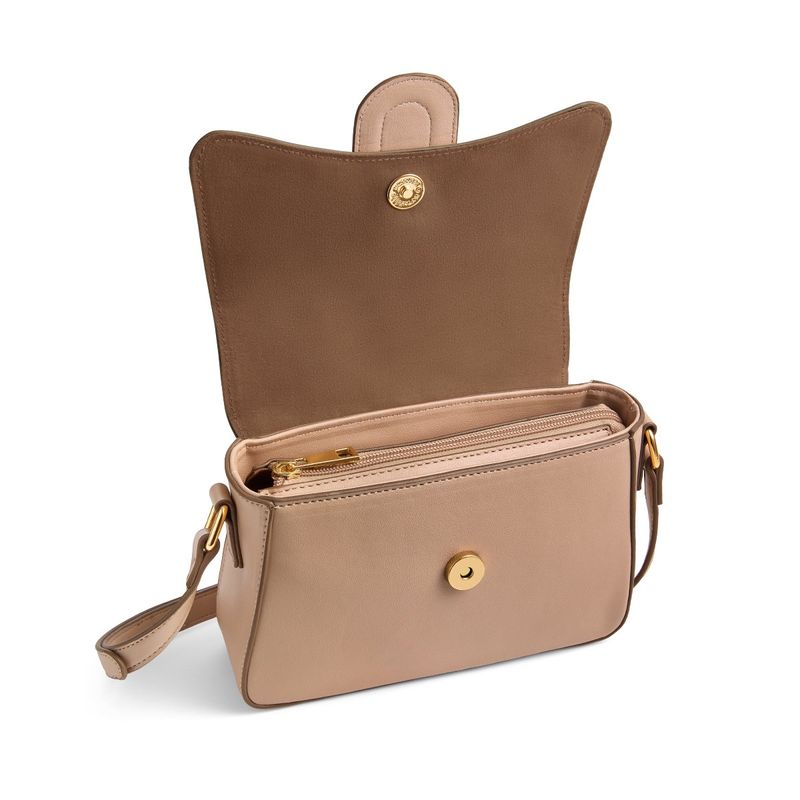 Mini-Bolso-Winnie-para-mujer-en-material-tipo-cuero-beige-con-asa-regulable-y-bolsillo-posterior.